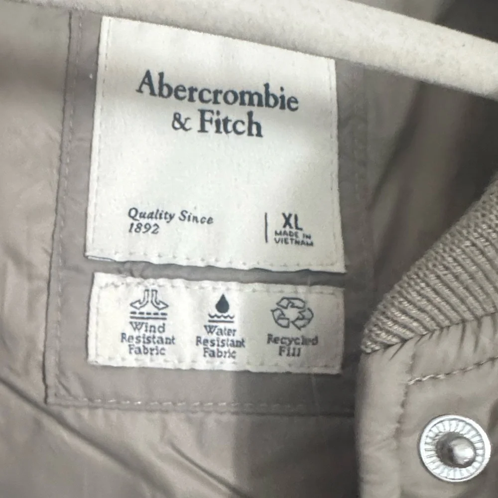 NWT Abercrombie Bomber Jacket - Picture 6 of 6